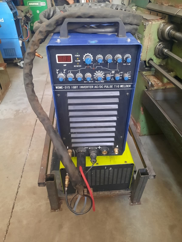 Welder AC/DC TIG Kaynak Makinası 315 amper, Bakımları yapılmıştır. Çalışır durumdadır. Firmamız tarafından garantilidir. Welder AC/DC TIG Kaynak Makinası 315 amper, Bakımları yapılmıştır. Çalışır durumdadır. Firmamız tarafından garantilidir.