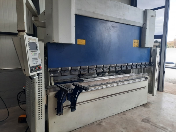 ABKANT MVD Marka 3 Metre 135 Ton 4 Eksen Motorlu Bombe - 2014, Bakımları yapılmıştır. Çalışır durumdadır. Firmamız tarafından garantilidir. ABKANT MVD Marka 3 Metre 135 Ton 4 Eksen Motorlu Bombe - 2014, Bakımları yapılmıştır. Çalışır durumdadır. Firmamız tarafından garantilidir.