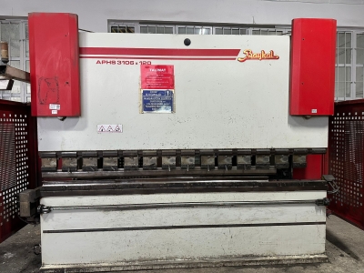 Baykal Abkant CNC 3 metre 6 mm 4 eksen, Baykal Abkant CNC 3 metre 6 mm 4 eksen motorlu bombe  delem ekran 2006 model, Bakımları yapılmıştır. Çalışır durumdadır. Firmamız tarafından garantilidir.