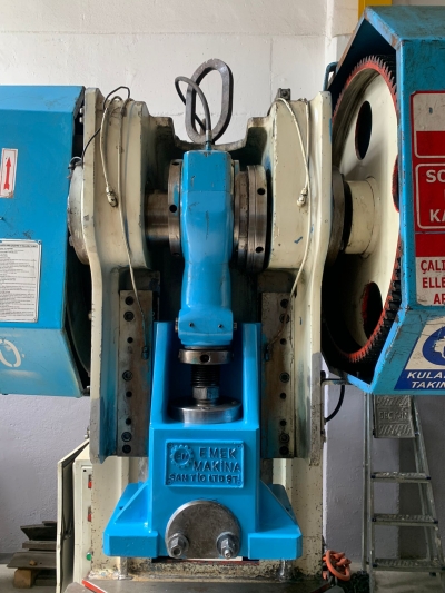 Emek Marka 80 Ton Hava Kavramalı Eksantrik Pres, Bakımları yapılmıştır. Çalışır durumdadır. Firmamız tarafından garantilidir.